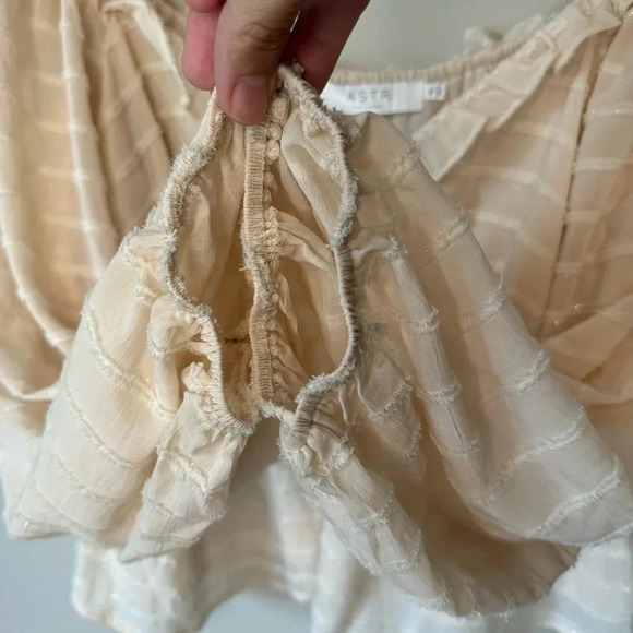 Astr The Label Metallic Puff Sleeve V-Neck Top Black Sz XL - Picture 7 of 7